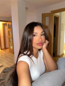 667759514: Chica busca chico en Sevilla