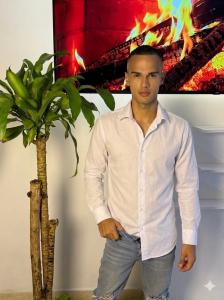 662243140: Chico busca chica en Málaga