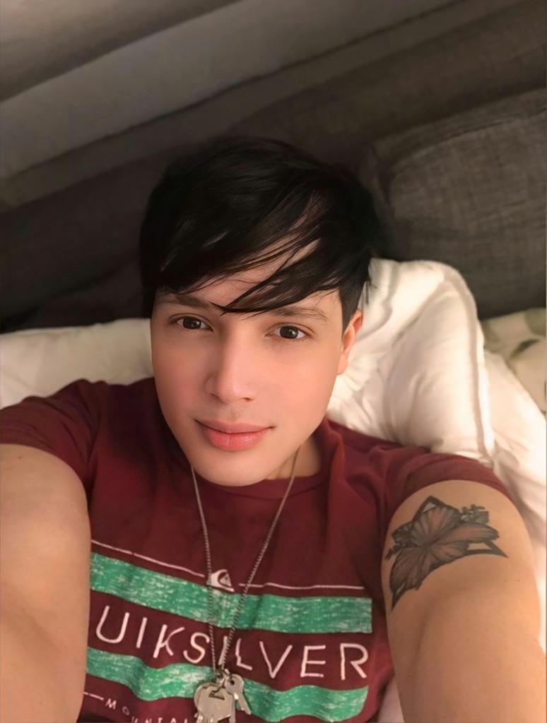 663975239: Chico busca chica en Barcelona