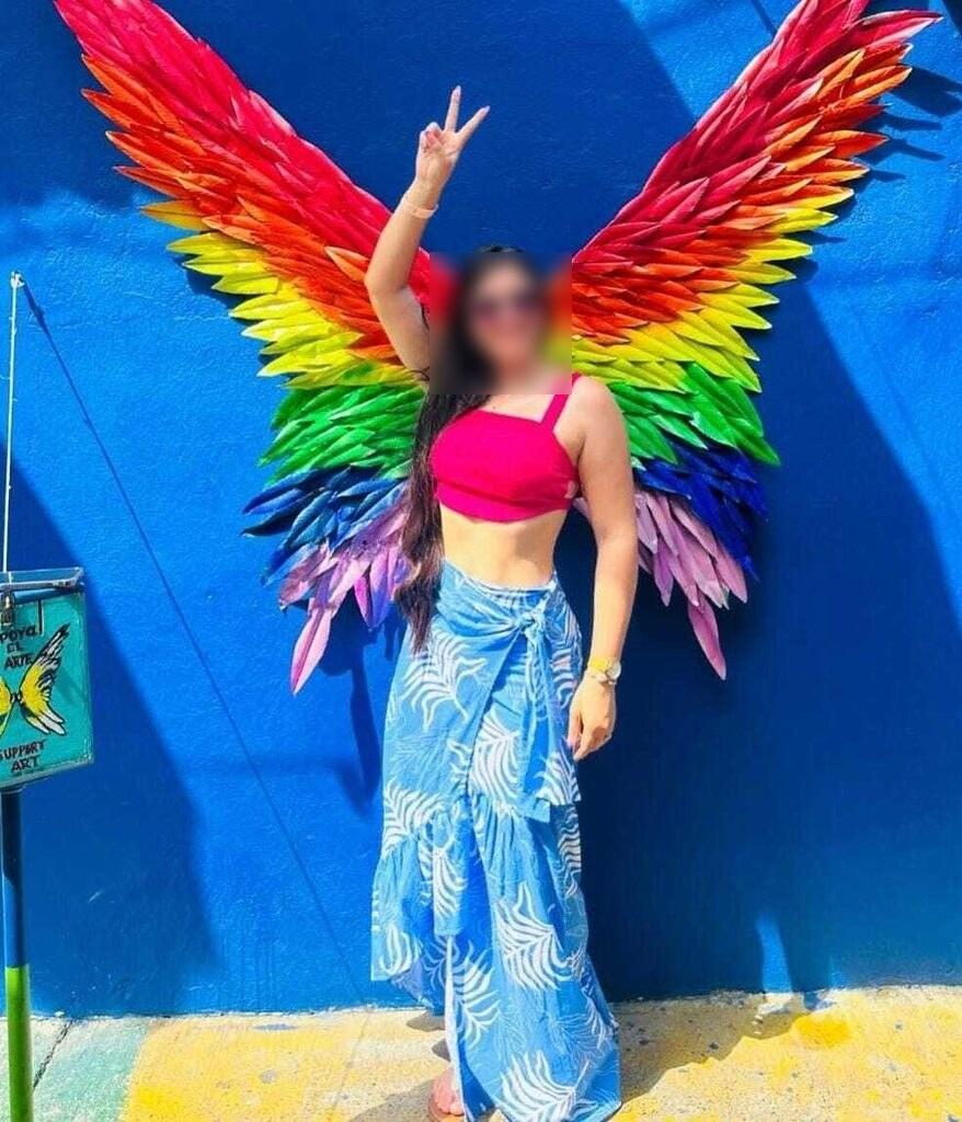 631869781: Chica busca chico en Barcelona