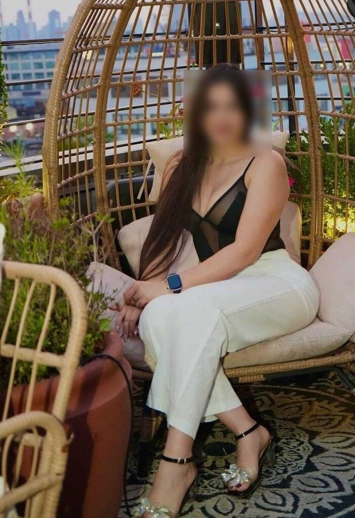631869781: Chica busca chico en Barcelona