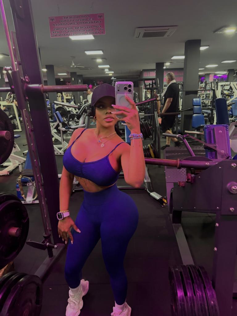 617560384: Chica busca chico en Málaga