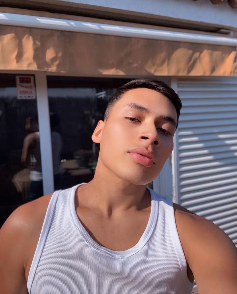 633152670: Chico busca chica en Cádiz