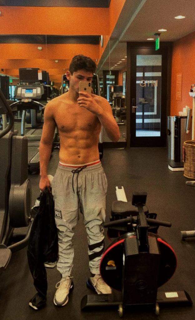 Chico busca chica en Ibiza: 