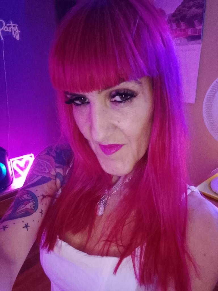 612267423: Chica busca chico en Ibiza