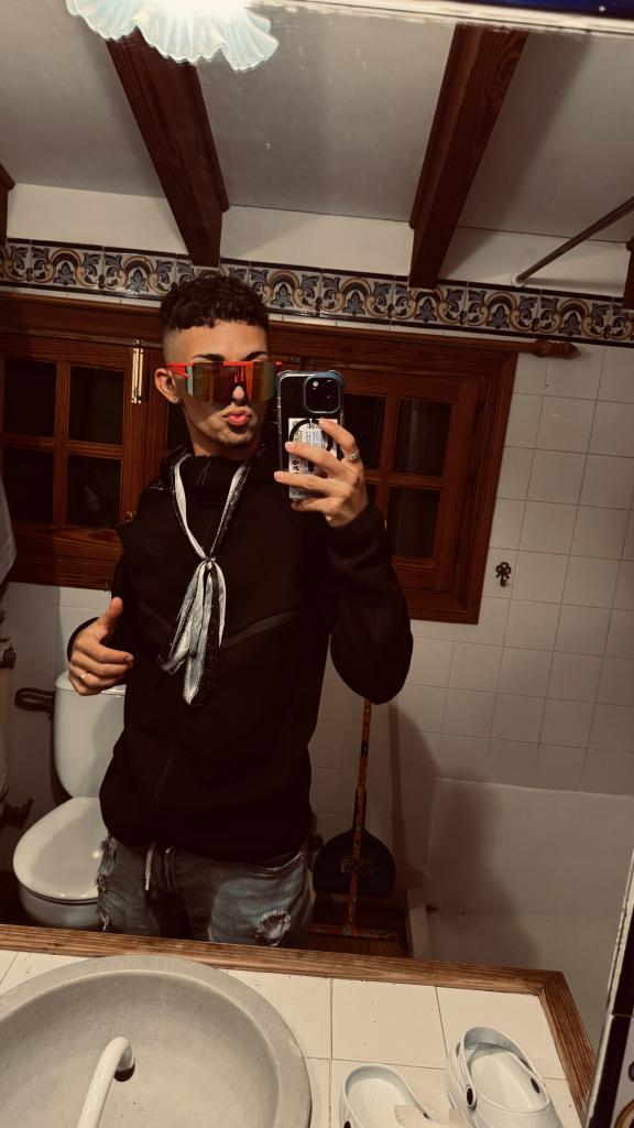 Chico busca chica en Sevilla: 