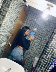 613243271: Chica busca chico en Gerona