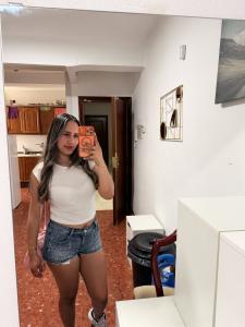 667694619: Chica busca chico en Sevilla