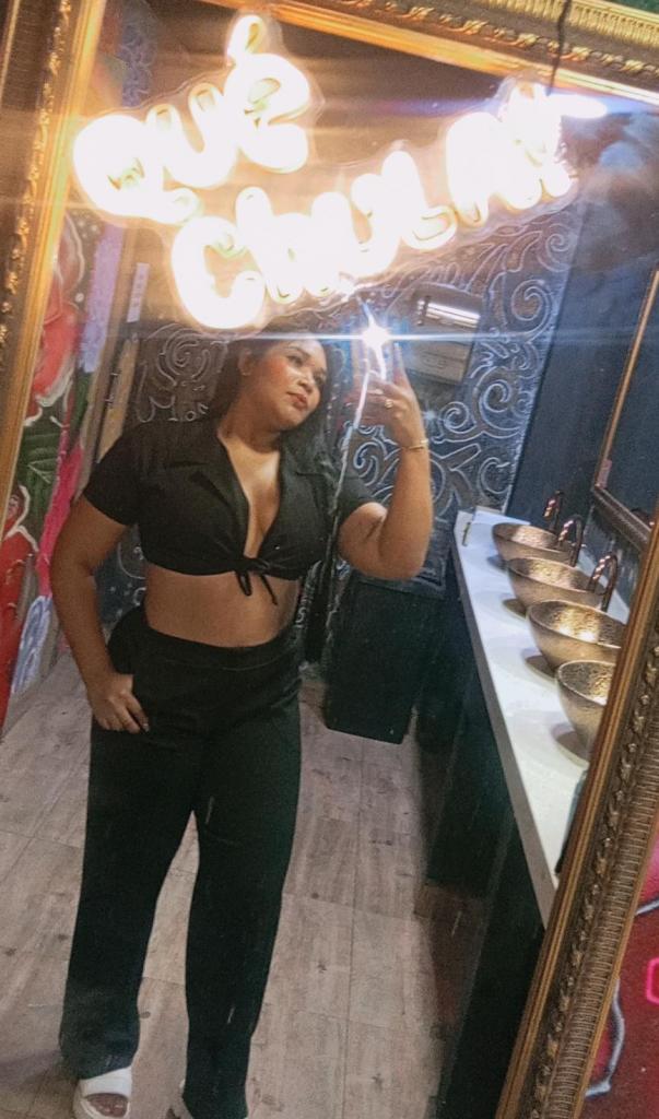 Chica busca chico en Ibiza: Chica busca chico