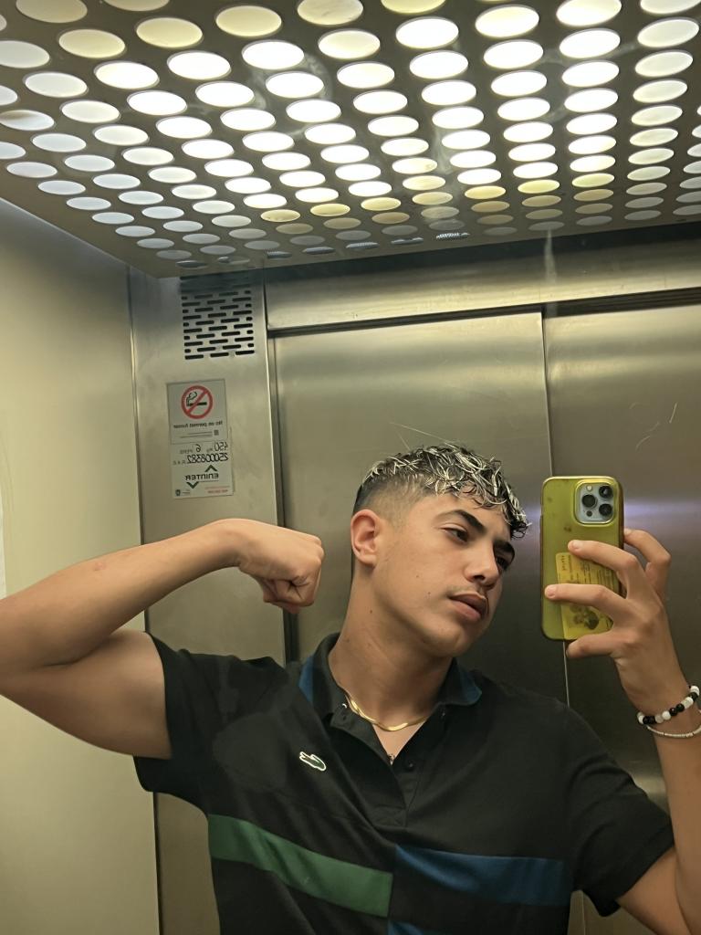 Chico busca chica en Almería: 
