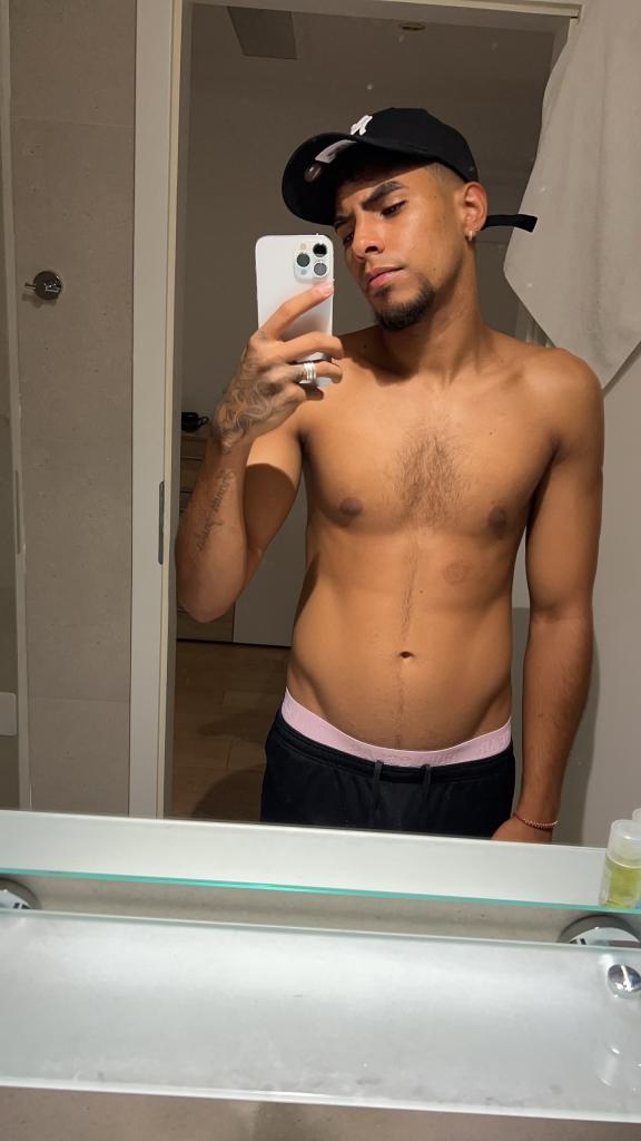 Chico busca chica en Sevilla: 