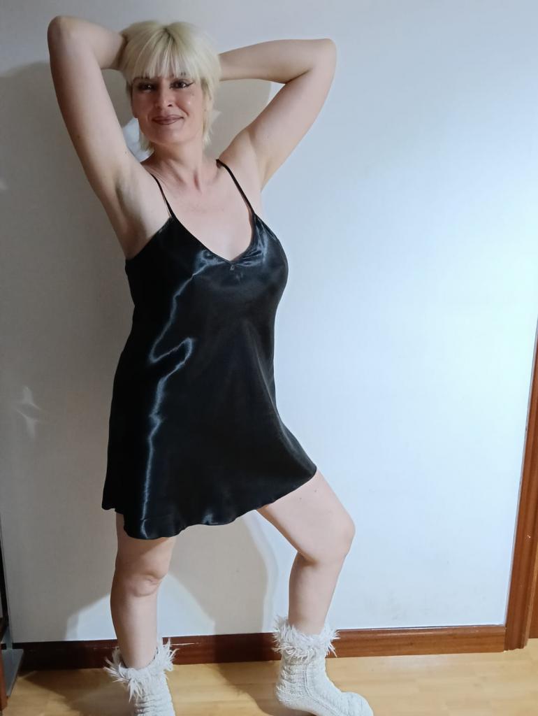 617054337: Chica busca chico en Madrid