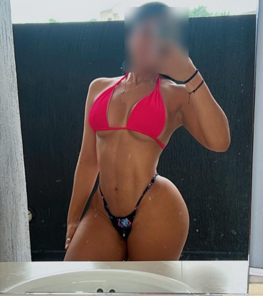 742035348: Chica busca chico en La Coruña