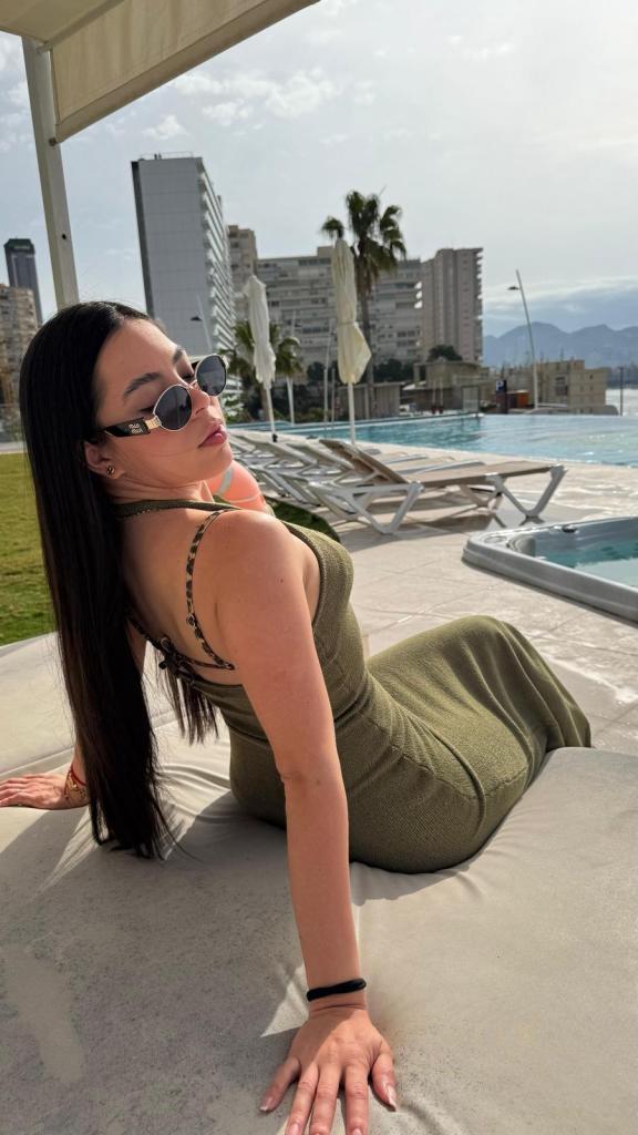 631069565: Chica busca chico en Gerona