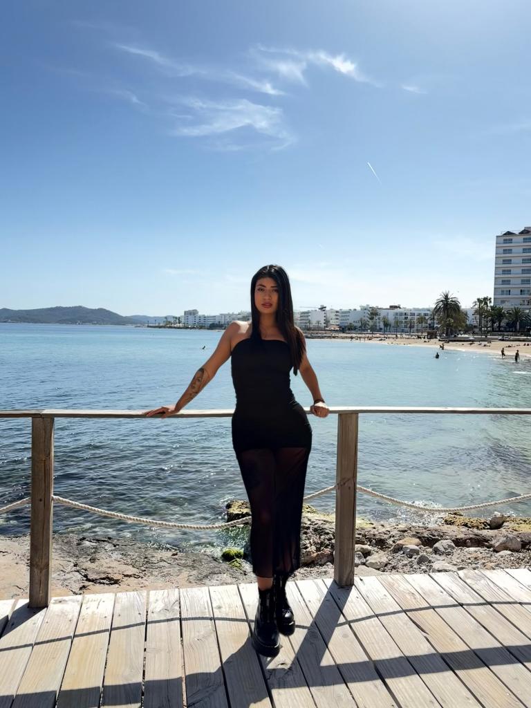 Chica busca chico en Ibiza: 