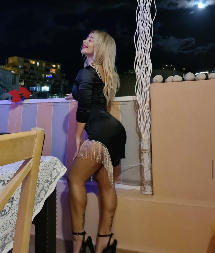 697903643: Chica busca chico en Sevilla