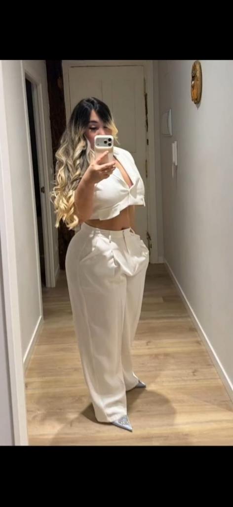 607393709: Chica busca chico en Barcelona
