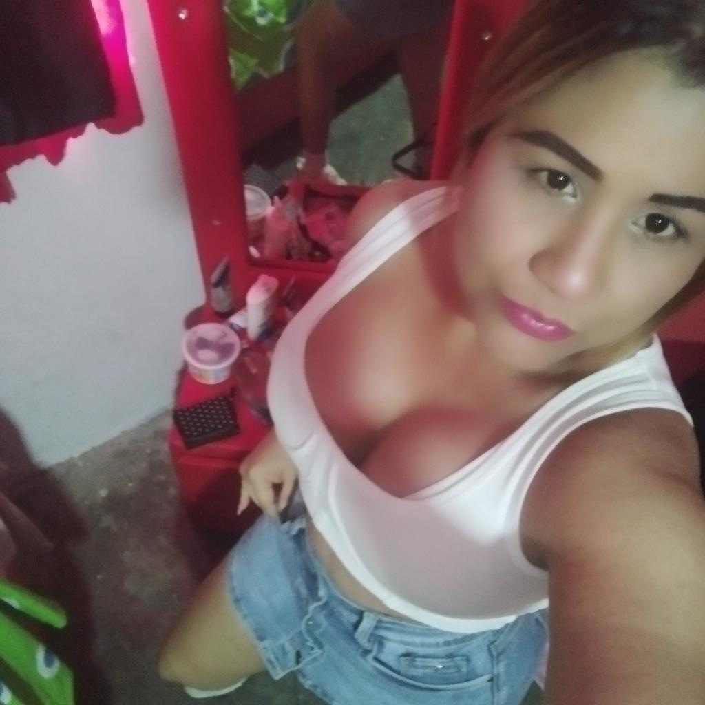 653245523: Chica busca chico en Gerona