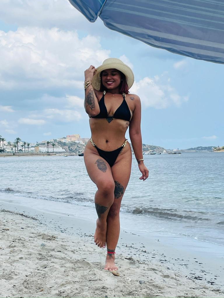 Chica busca chico en Ibiza: Chica busca chico