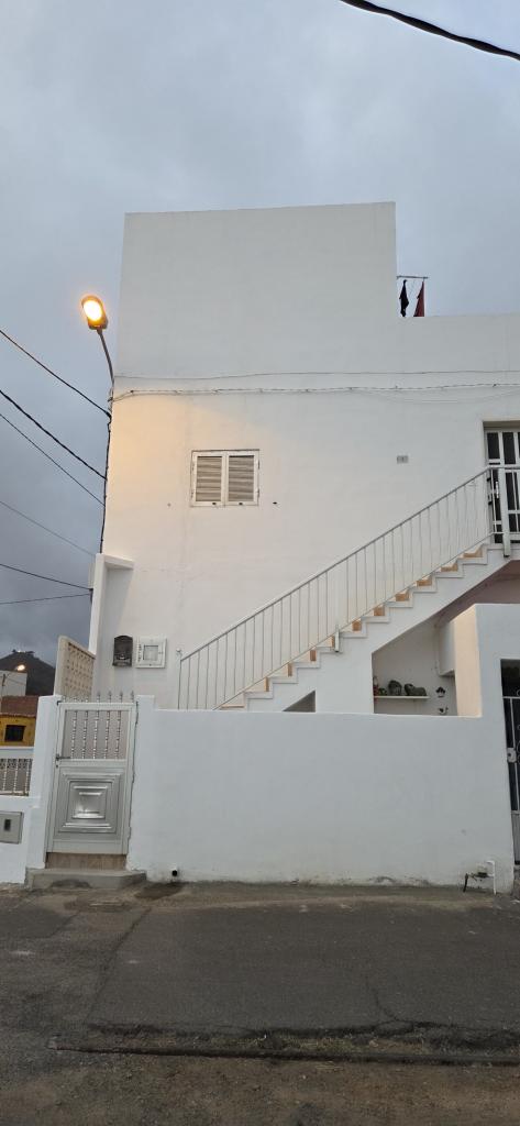 Chica busca chico en Tenerife: 