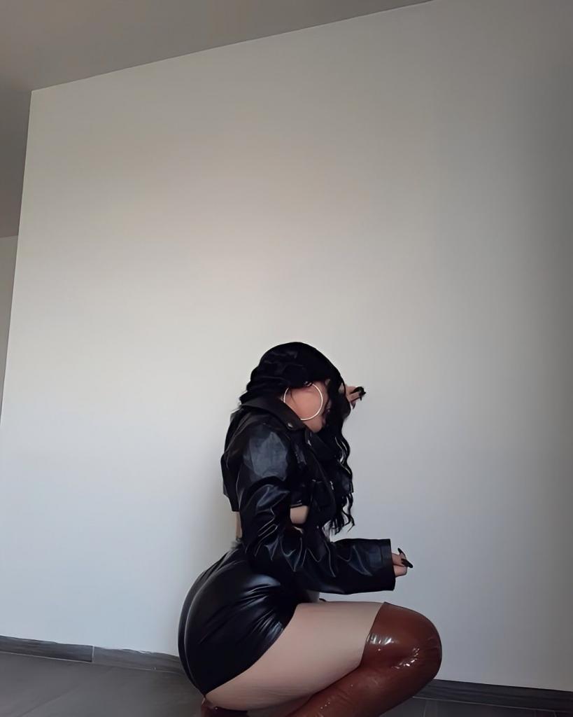 711249500: Chica busca chico en Barcelona