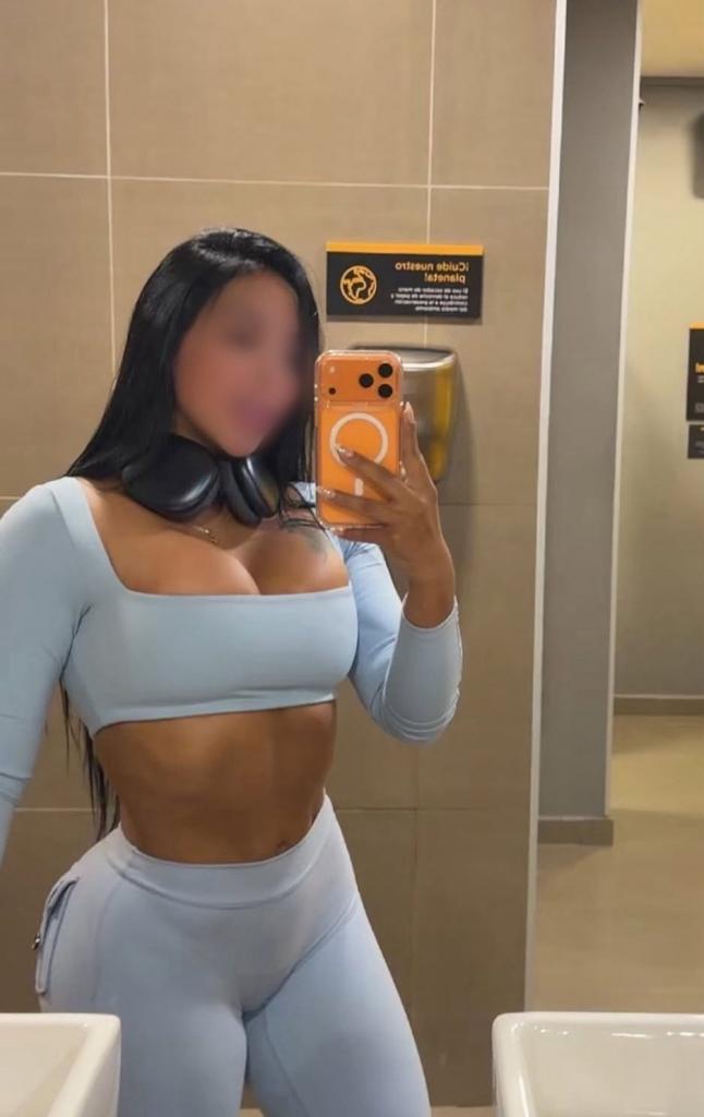 Chica busca chico en Granada: Chica busca chico