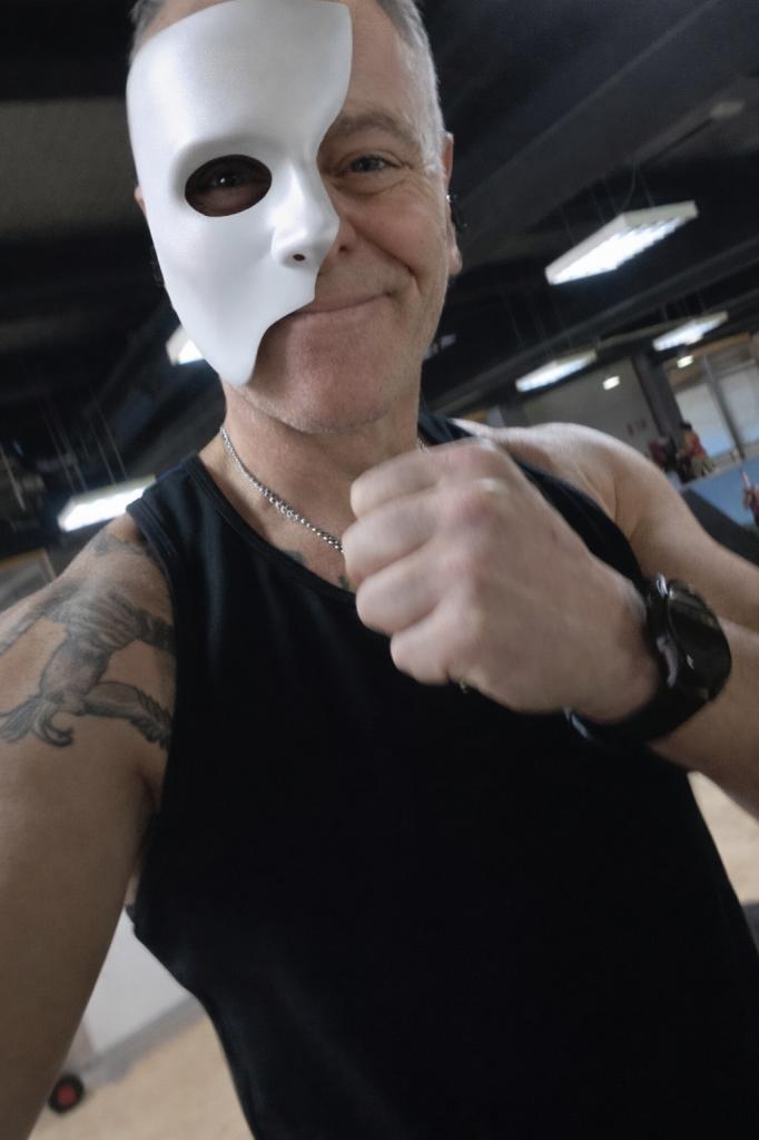 658640334: Chico busca chica en León