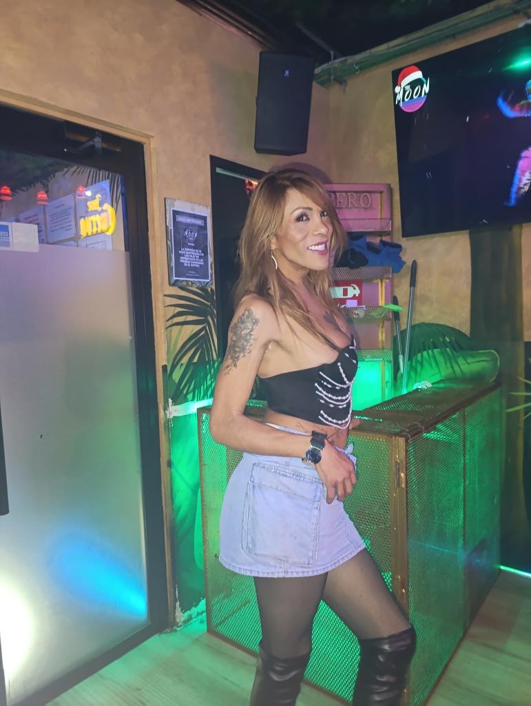 672831800: Travesti en La Coruña