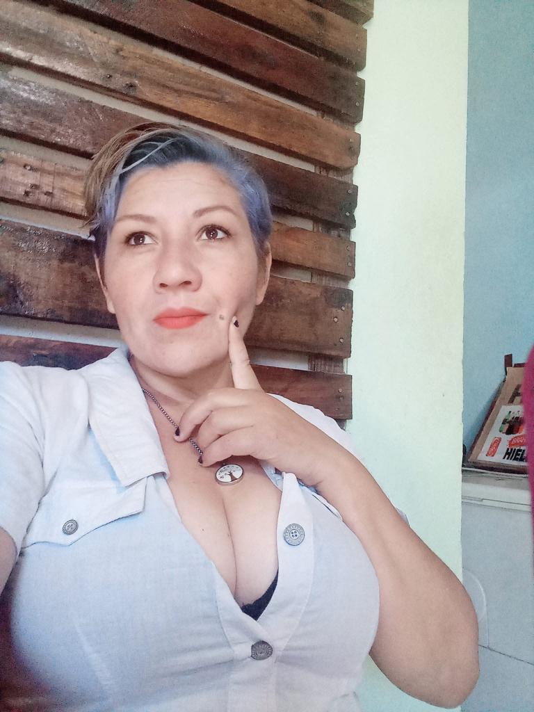 641124053: Chica busca chico en Sevilla