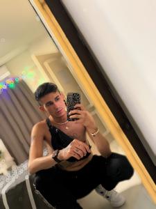 617658902: Chico busca chica en Sevilla