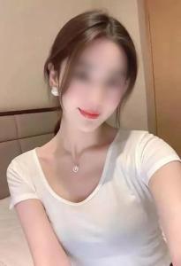 663185498: Chica busca chico en Barcelona