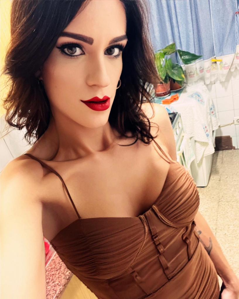 687638991: Travesti en Cantabria