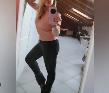 672993160: Chica busca chico en Gerona
