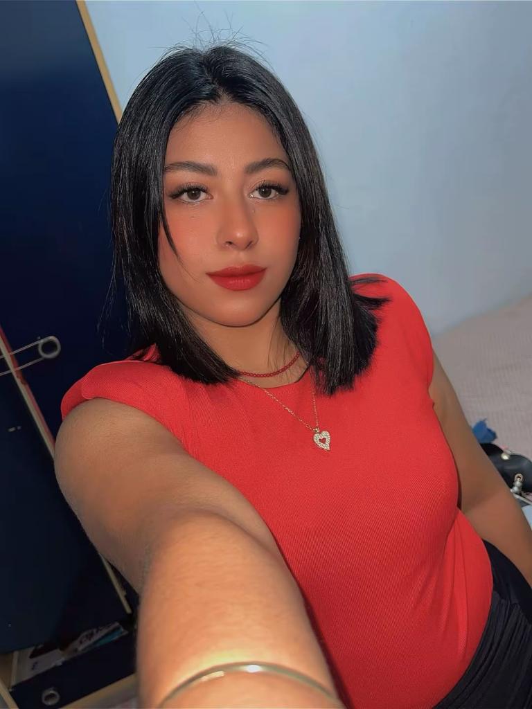 677164465: Chica busca chico en Sevilla