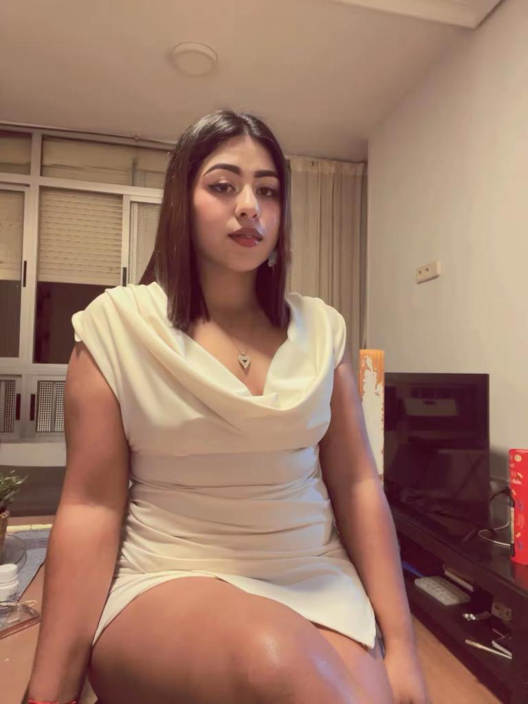 677164465: Chica busca chico en Sevilla
