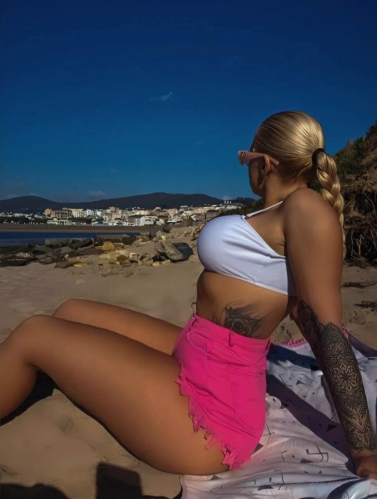 614560034: Chica busca chico en La Coruña