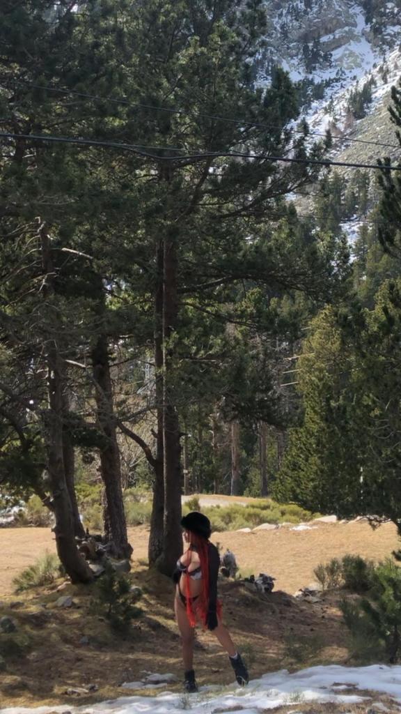 643084613: Chica busca chico en Barcelona