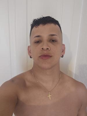 630810339: Chico busca chica en Barcelona