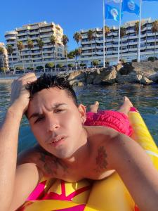 617679212: Chico busca chica en Cádiz