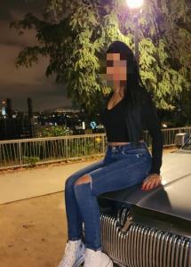 631147932: Chica busca chico en Barcelona