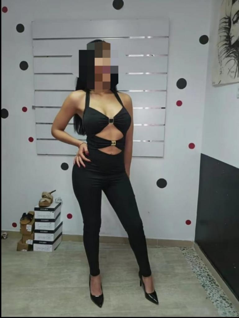607434287: Chica busca chico en Sevilla