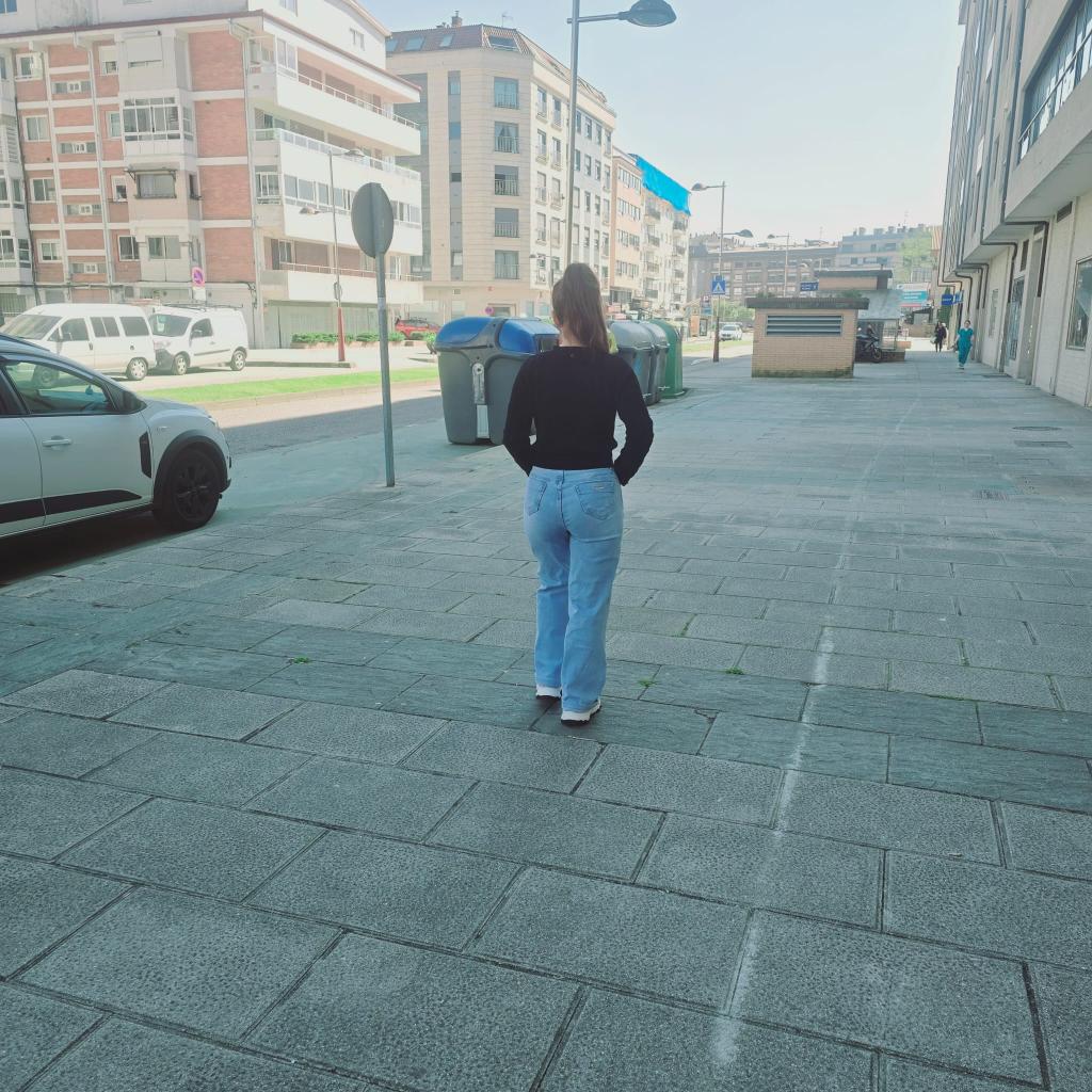 643125944: Chica busca chico en Pontevedra