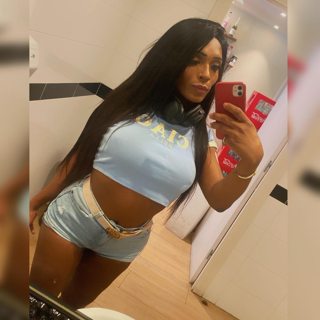 631391492: Travesti en Barcelona