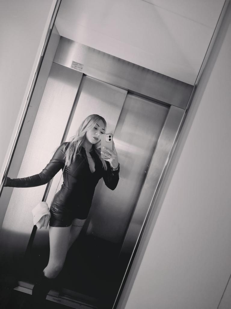 666314526: Chica busca chico en Ibiza