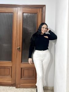 663184836: Chica busca chico en Granada