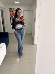 663184836: Chica busca chico en Granada