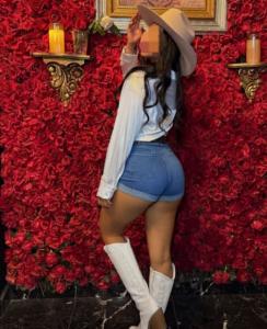 643553129: Chica busca chico en Sevilla