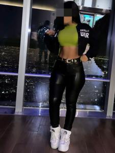 643553129: Chica busca chico en Sevilla