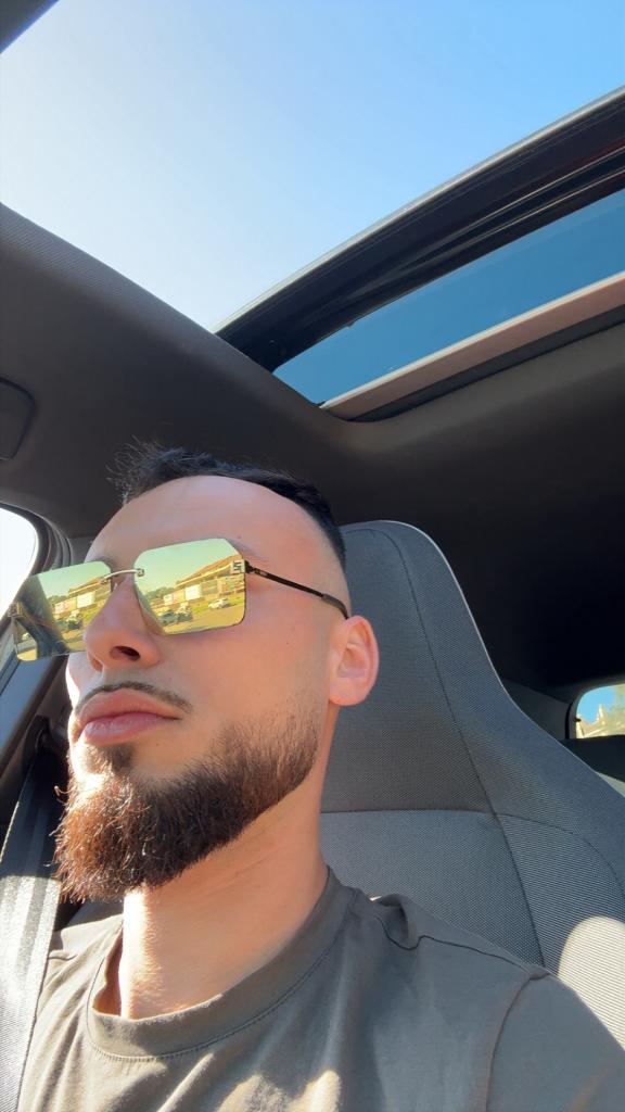 Chico busca chica en Málaga: 