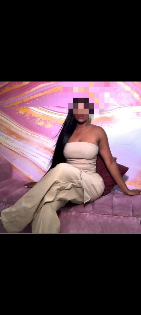 672256664: Chica busca chico en Sevilla